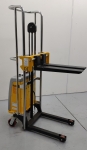 Electric stacker 400 Kg 1.500mm. lifting 10561